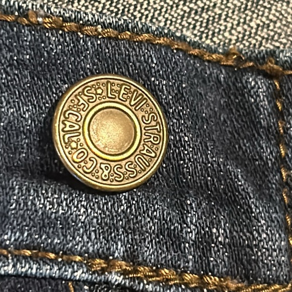 Levi’s 515 Capris - Picture 3 of 5